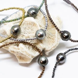 Bracelet perle de Tahiti baroque ⌀ 9-10 mm et hématites