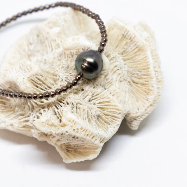 Bracelet perle de Tahiti baroque ⌀ 9-10 mm et hématites