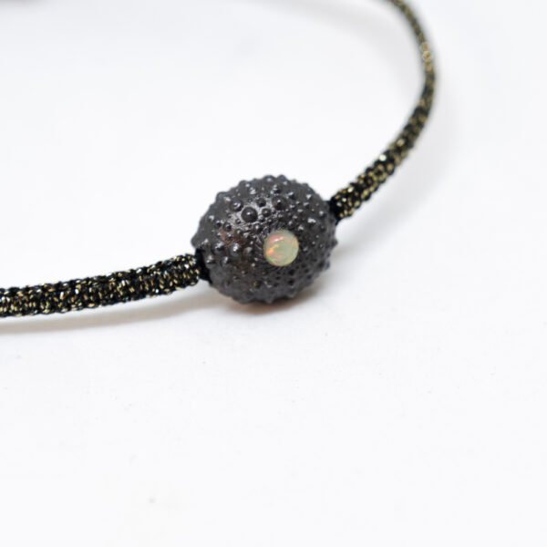 Bracelet oursin en argent 925 noirci serti opale et macramé