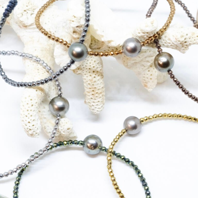 Bracelet perle de Tahiti ronde ø 7-8 mm et hématites