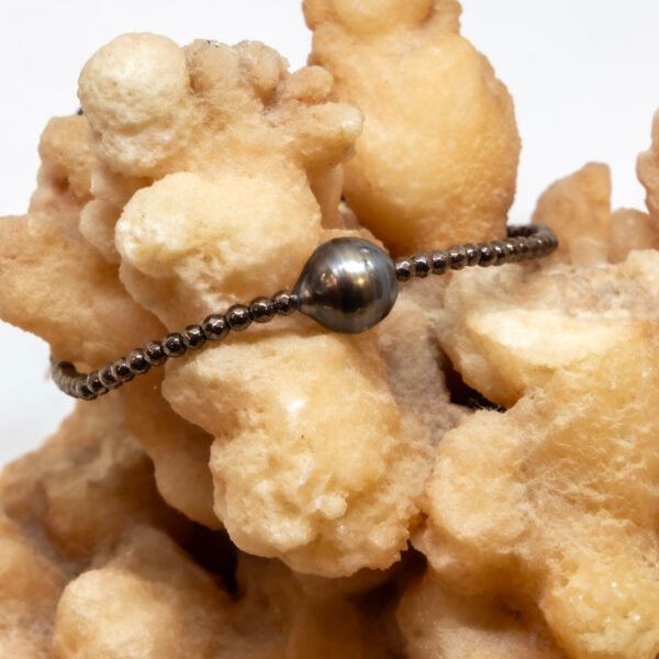 Bracelet perle de Tahiti baroque ø 7-8 mm et hématites