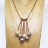 Collier perle d'eau douce rondes et cuir de kangourou