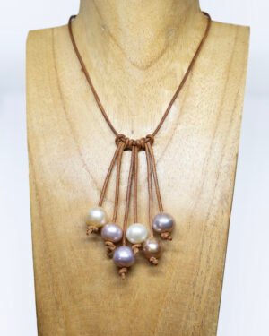 Collier perle d'eau douce rondes et cuir de kangourou