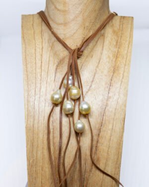 Pompom perles des Philippines et cuir de kangourou