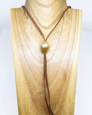 Cravate perle des Philippines et cuir de kangourou