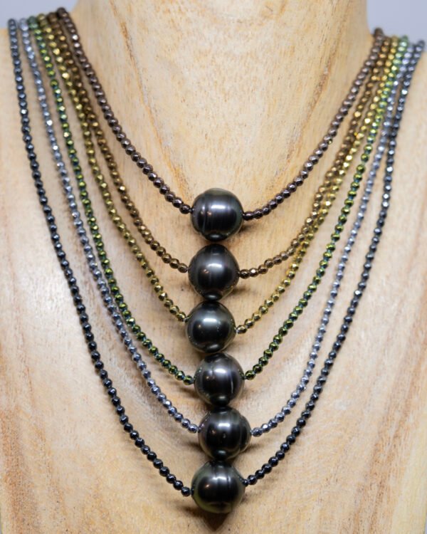 Collier ras le cou réglable, perle de Tahiti baroque et hématites