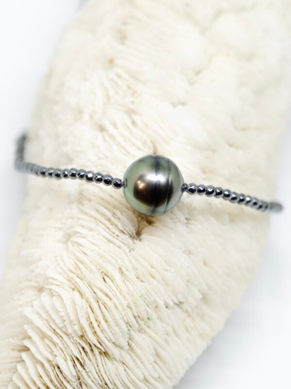 Collier ras le cou réglable, perle de Tahiti baroque et hématites
