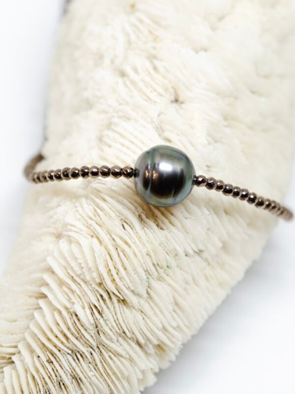 Collier ras le cou réglable, perle de Tahiti baroque et hématites