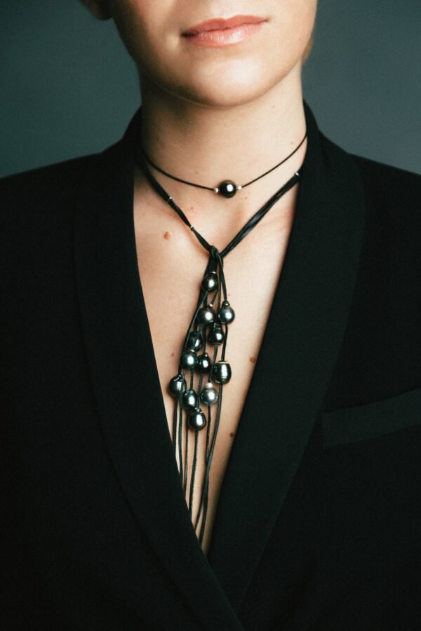 Pompom perles de Tahiti et cuir de kangourou