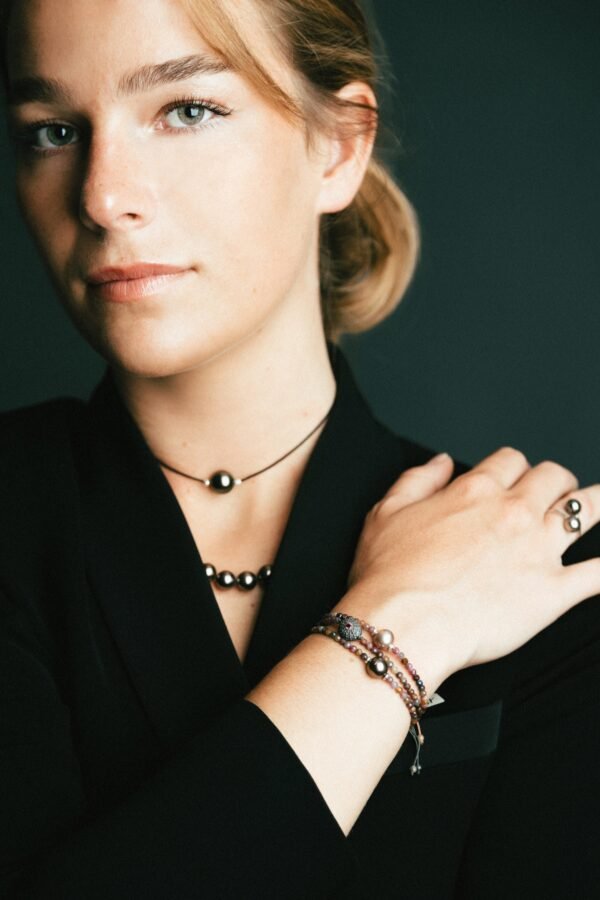 Collier ras le cou réglable, perle de Tahiti baroque et mokuba