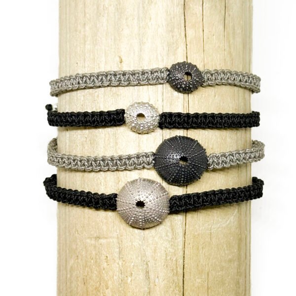 Bracelet oursin en argent et macramé