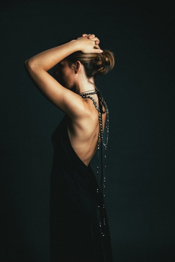 Double Sautoir cuir 47 perles de Tahiti baroques