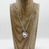 Collier avec une perle d’eau douce baroque montée sur larimar