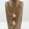 Collier avec une perle d’eau douce baroque montée sur hématites dorés